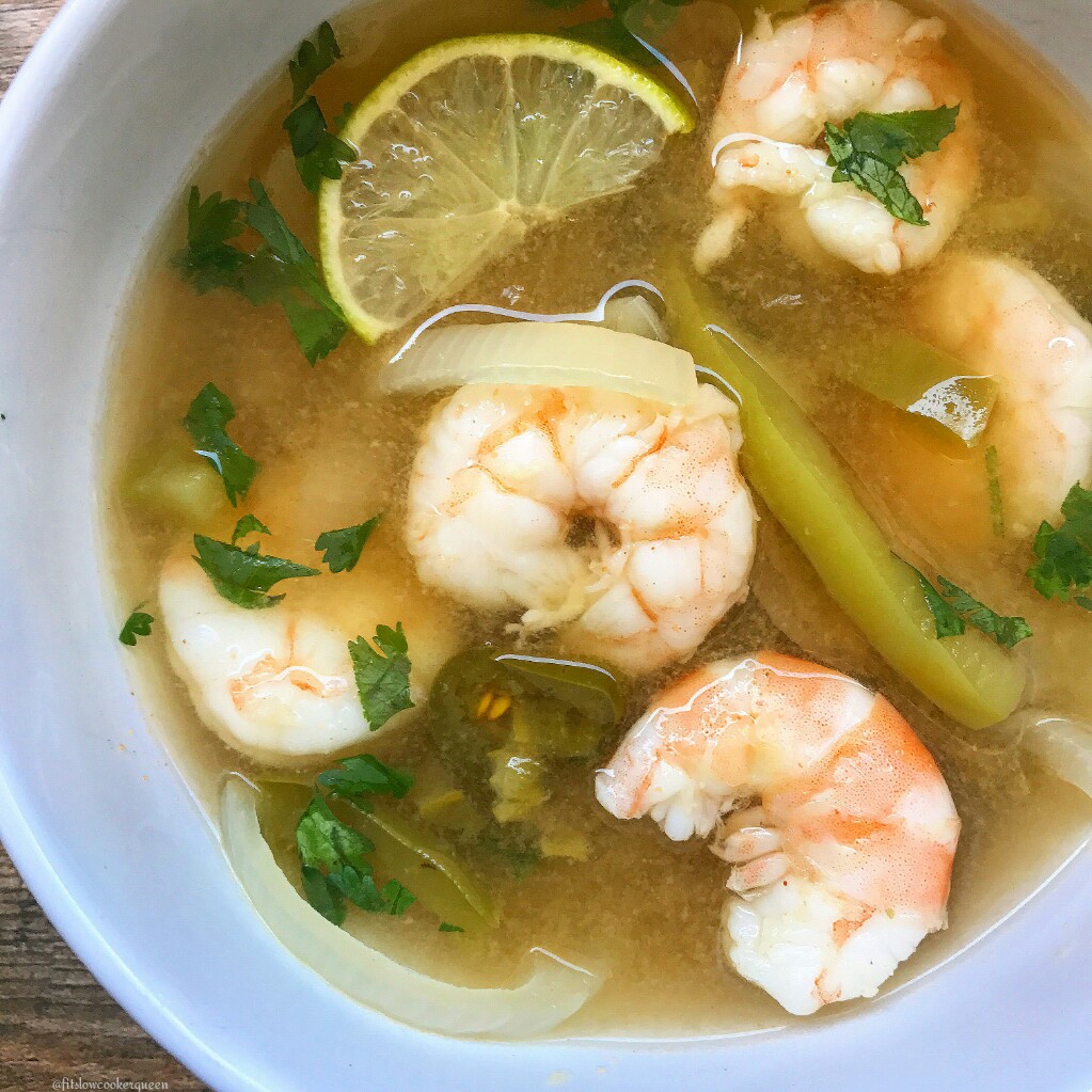There are only 5 ingredients in this easy yet super flavorful shrimp soup with fajita flavors. Low-carb, whole30, and paleo, this light soup is a great starter.