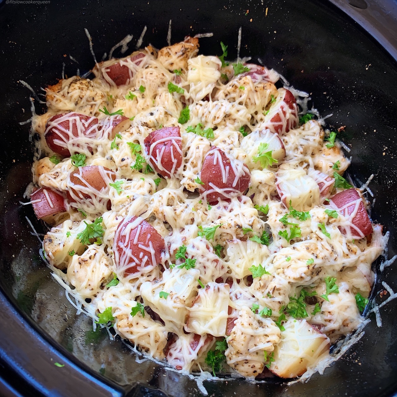 https://fitslowcookerqueen.com/wp-content/uploads/2019/04/VIDEO-Slow-CookerInstant-Pot-Garlic-Parmesan-Chicken-Potatoes-1.jpg