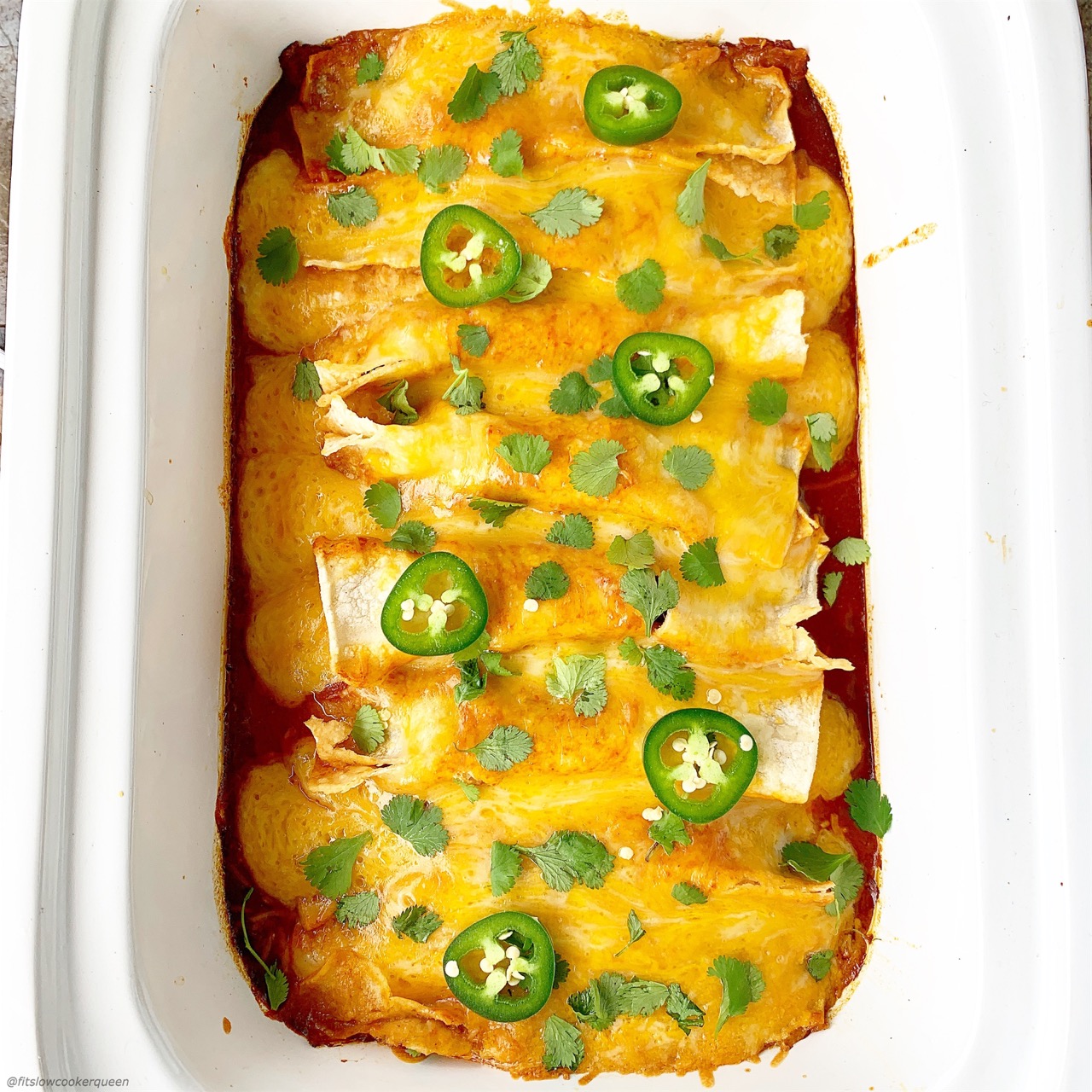 Easy slow cooker enchiladas! Free up your oven by letting your slow cooker do the work with this family-friendly Mexican recipe.