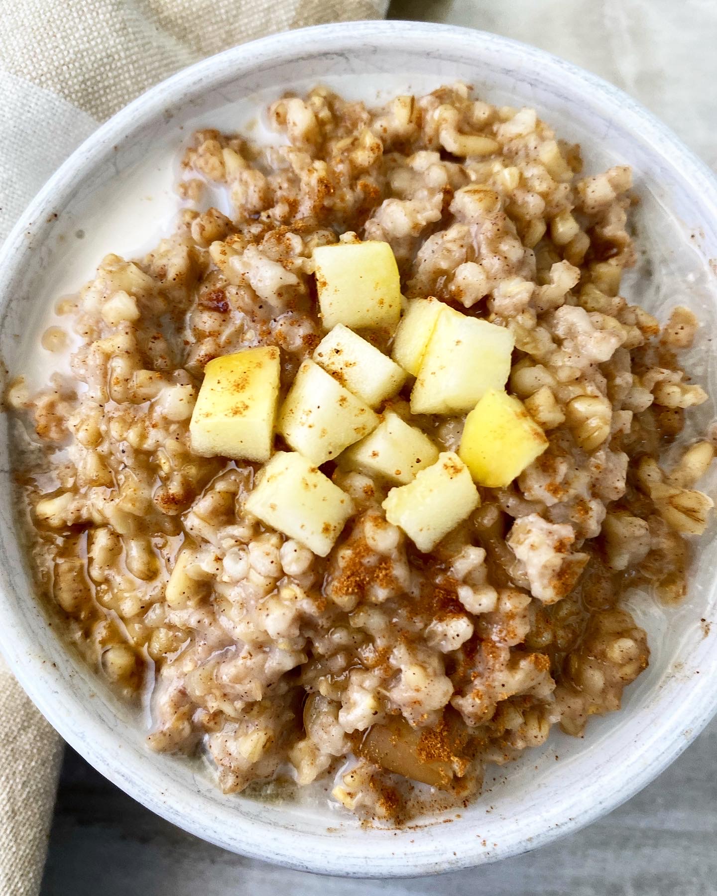 Overnight Slow Cooker Apple Cinnamon Oatmeal - Diary of A Recipe